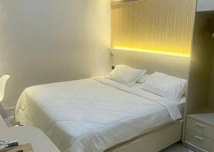 Urbanview Hotel Wollangi Syariah Near Toko Alaska Makassar