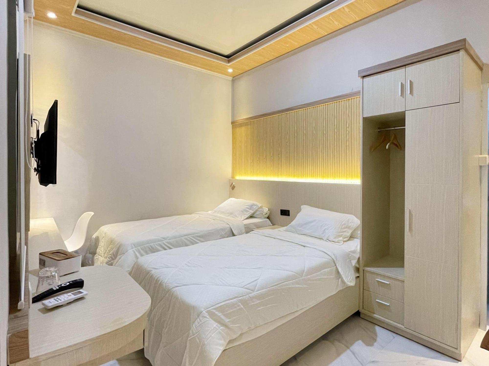 Urbanview Wollangi Syariah Near Toko Alaska Hotel 3*