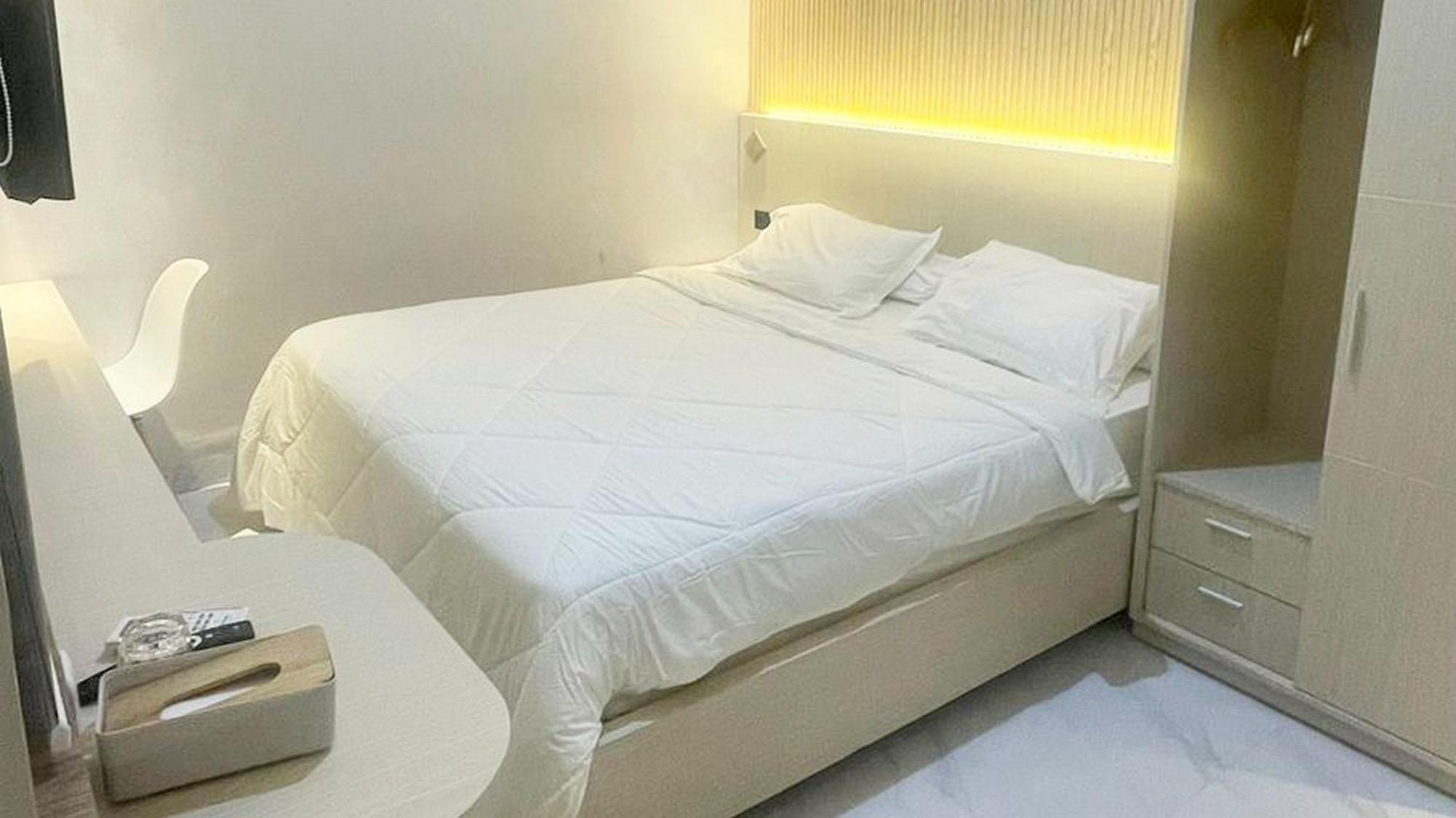 Hotel Urbanview Wollangi Syariah Near Toko Alaska 3*