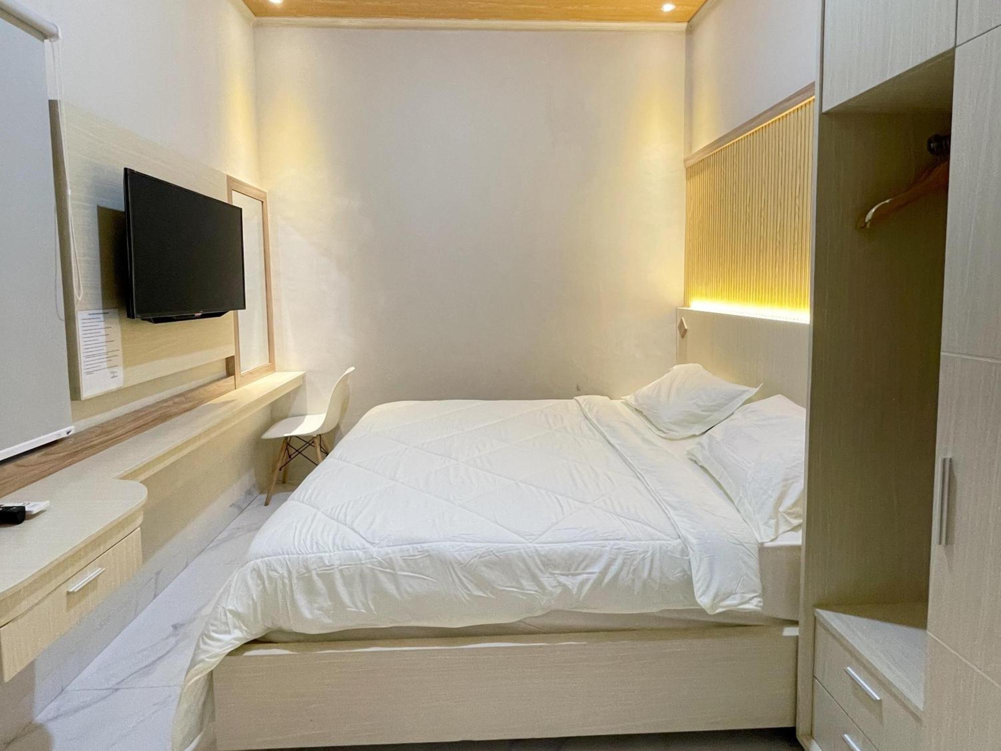 Urbanview Wollangi Syariah Near Toko Alaska 3*
