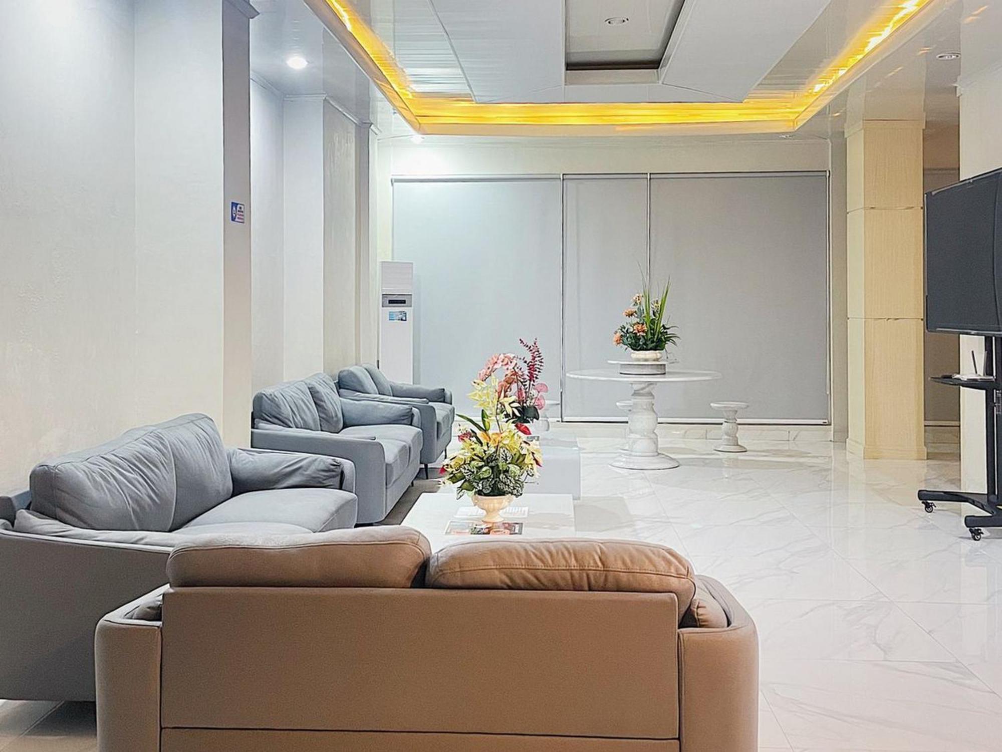 Hotel Urbanview Wollangi Syariah Near Toko Alaska 3*