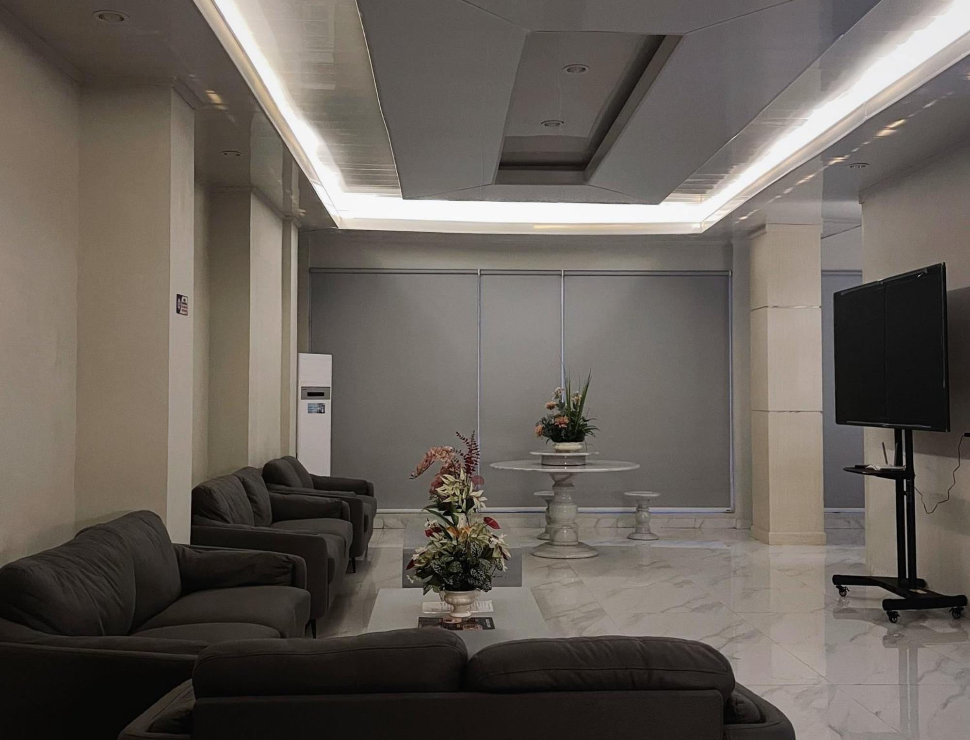 Urbanview Wollangi Syariah Near Toko Alaska 3*