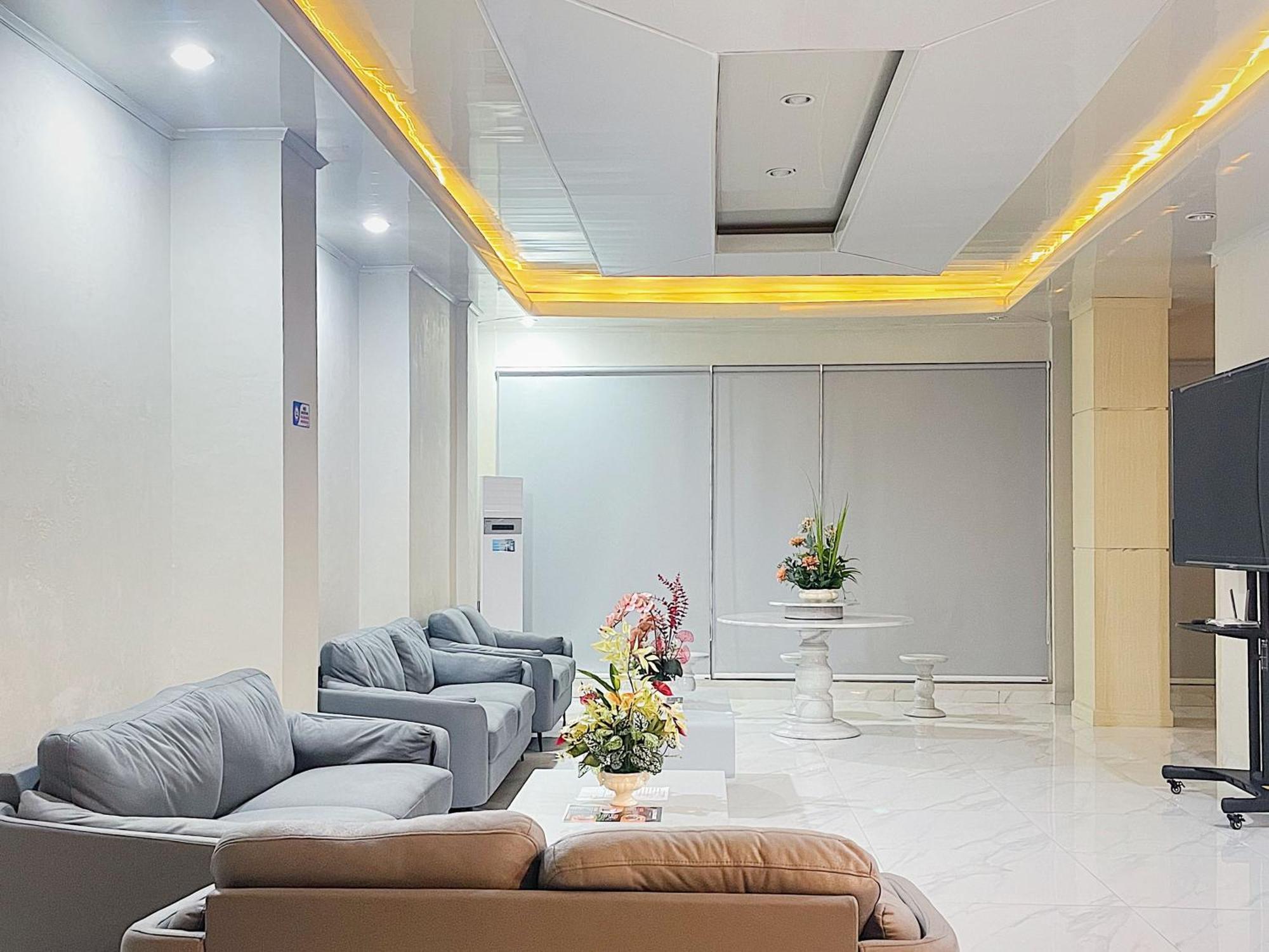 Hotel Urbanview Wollangi Syariah Near Toko Alaska Makassar